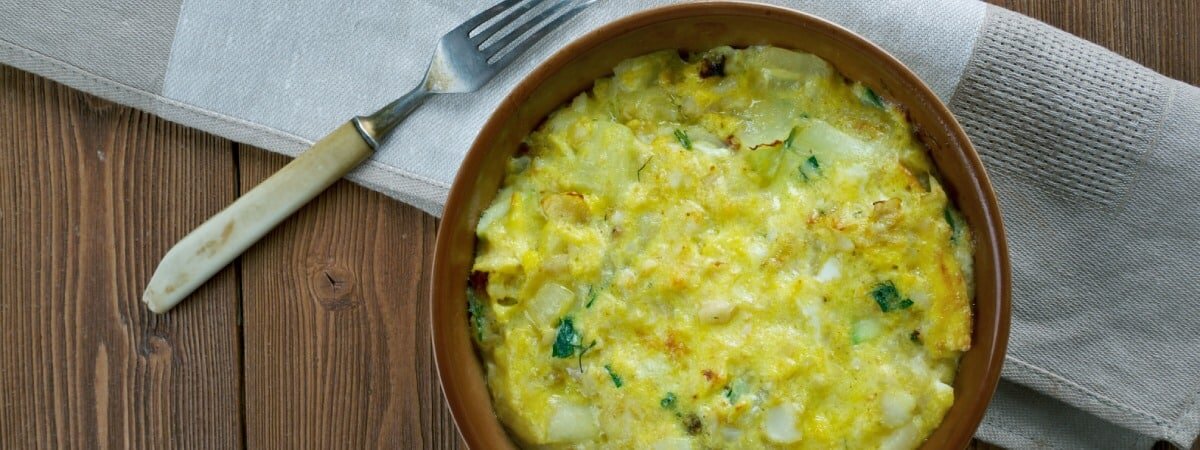 Plato de tortilla de bacalao. | Shutterstock