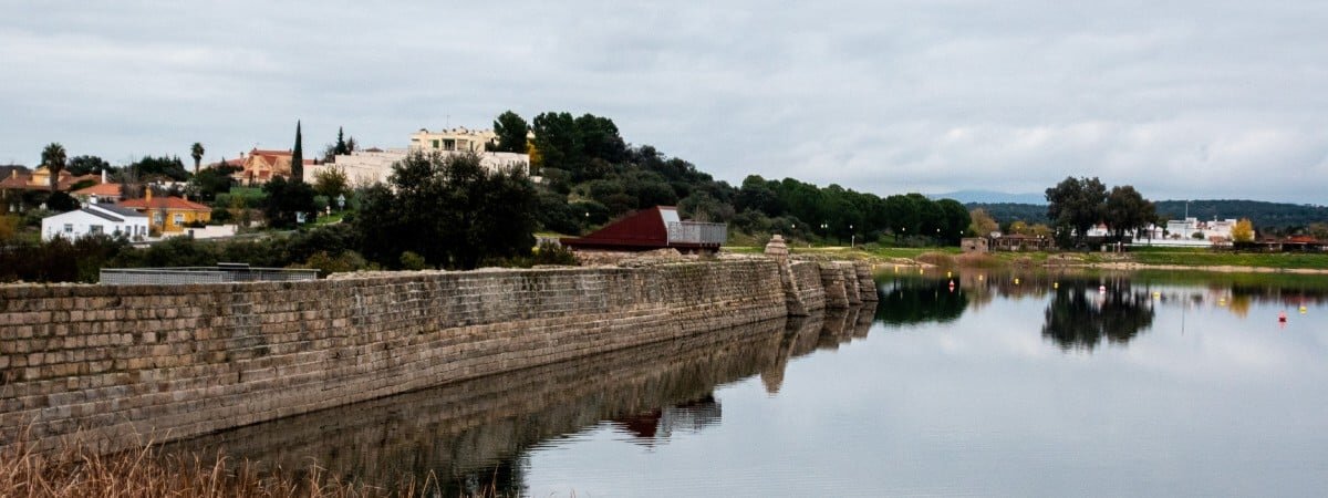 Presa y embalse de Proserpina. | Shutterstock