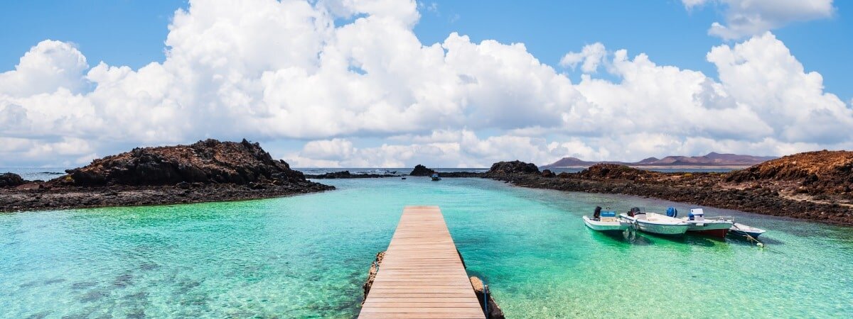 Pasarela y vistas desde la laguna de la isla de Lobos | Shutterstock