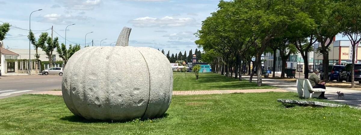 Monumento a la calabaza en Don Benito, Badajoz. | España Fascinante