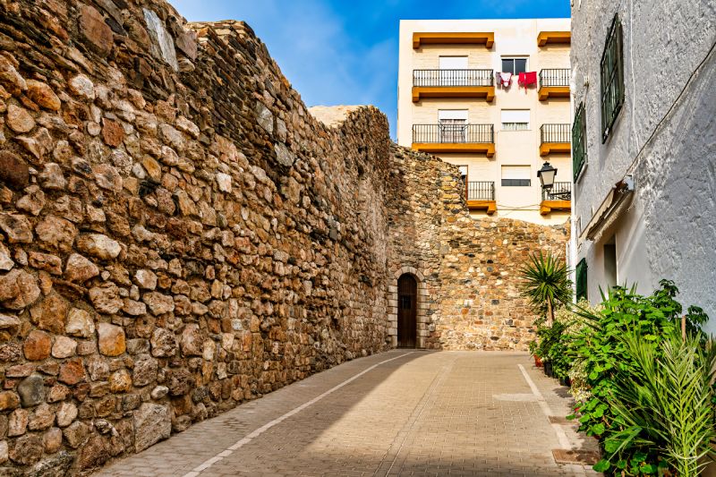 Murallas en Adra, uno de los pueblos más antiguos de España