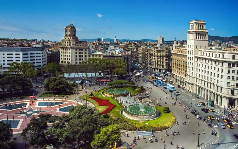 Plaza Cataluña, inicio del recorrido por lo que hacer en Barcelona