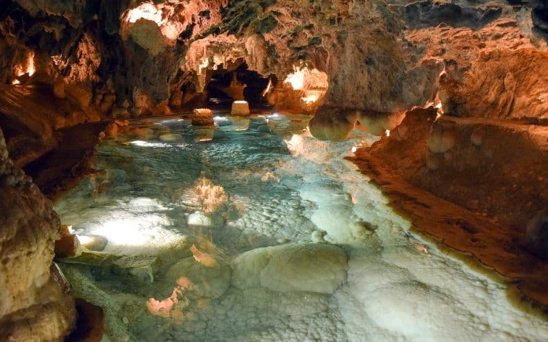 Una de las lagunas de la Gruta de las Maravillas