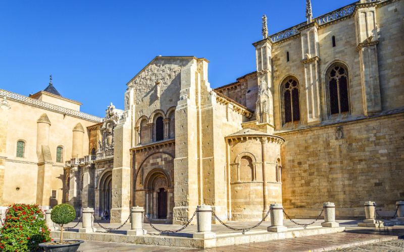 Real basílica de San Isidoro en León