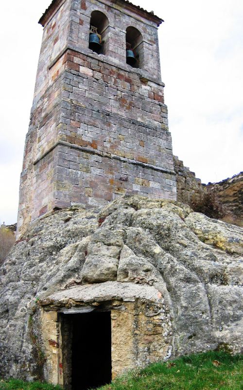 Torre exenta del eremitorio rupestre de Olleros de Pisuerga