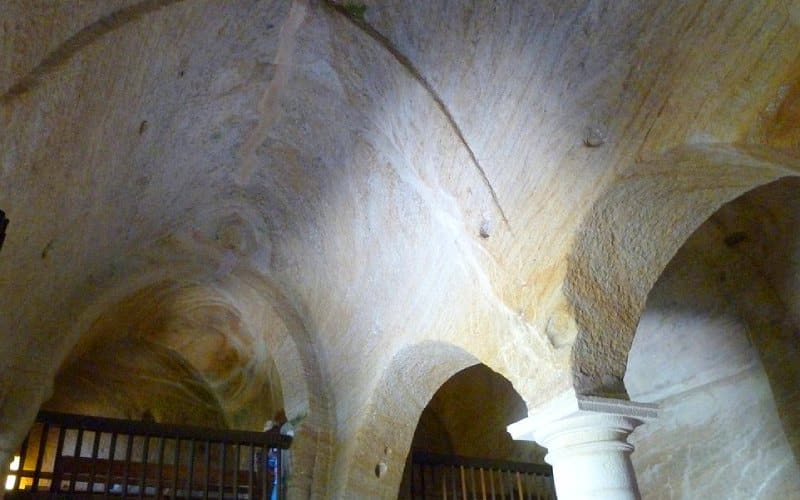 Bóvedas decorativas románicas y parte del coro del eremitorio rupestre de Olleros de Pisuerga