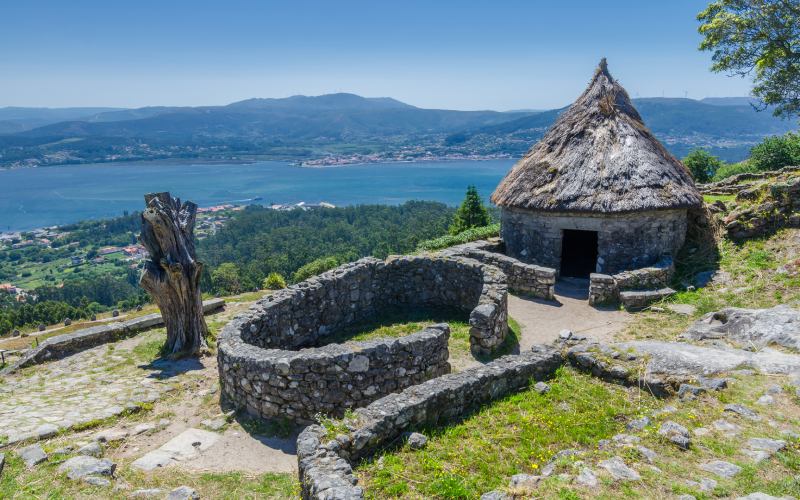 Reconstrucción en el castro de Santa Tecla, donde se aprecia el vestíbulo