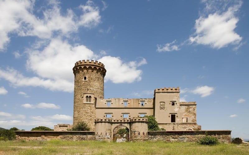 Vista general del castillo Torre Salvana