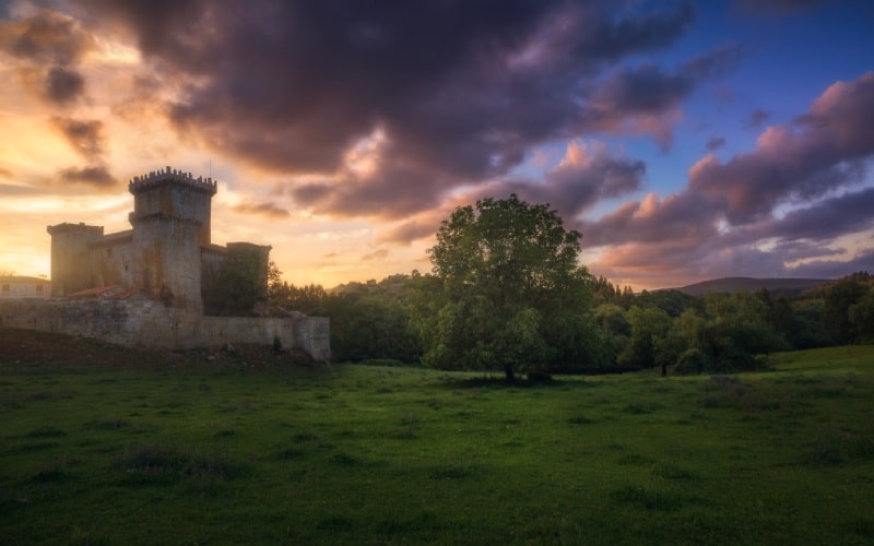 Atardecer en el castillo de Pambre