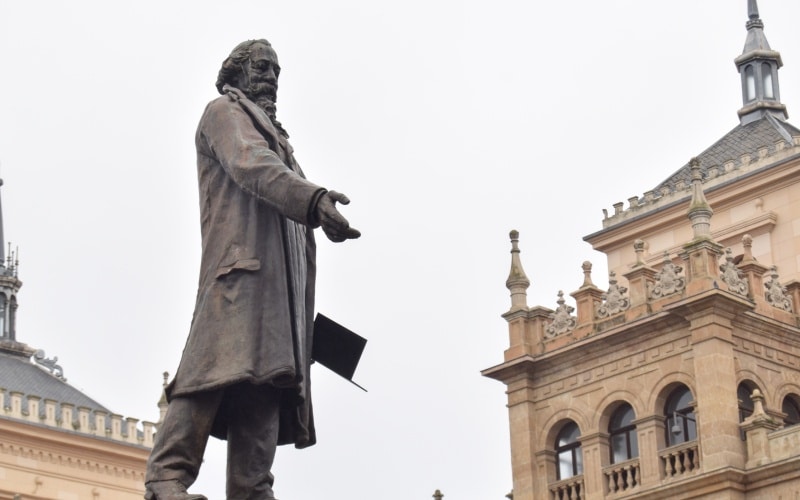Estatua de José Zorrilla en Valladolid, su ciudad natal