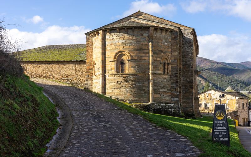 Iglesia de Santiago en Villafranca del Bierzo