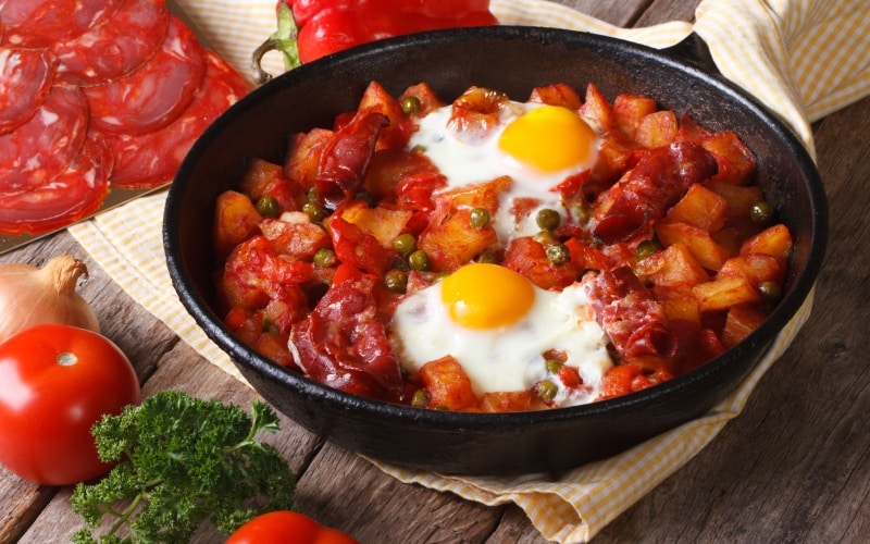 Plato de huevos a la flamenca de Sevilla