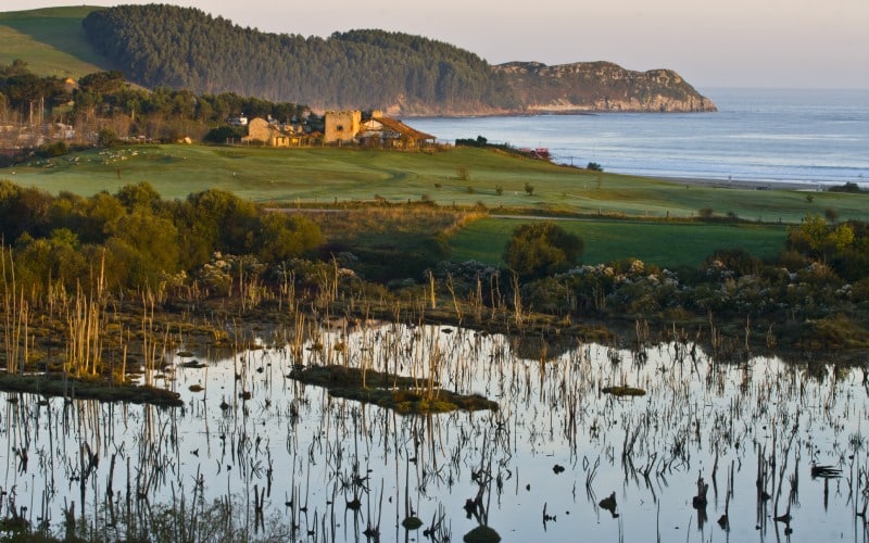 Vistas al estuario de Rabia en el Parque Natural de Oyambre