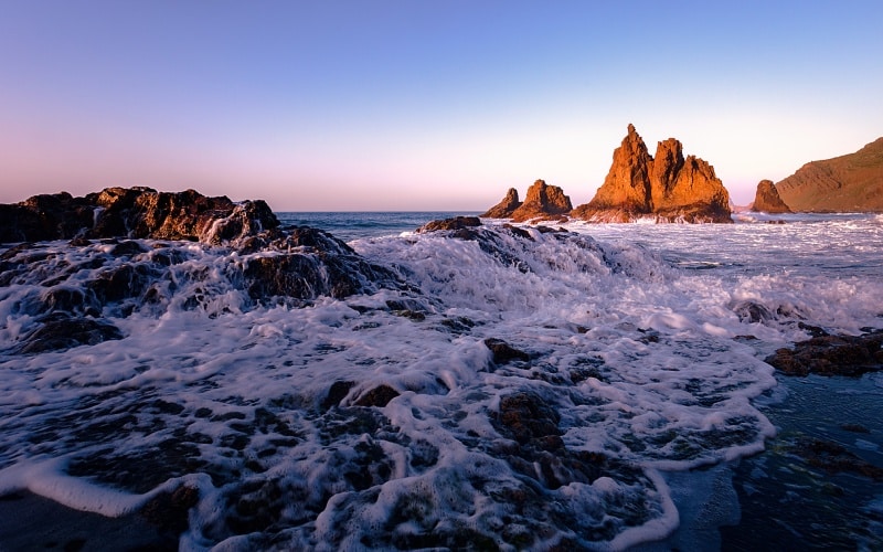 Los atardeceres, la fuerza del mar y las formas naturales de la playa de Benijo no tienen comparación