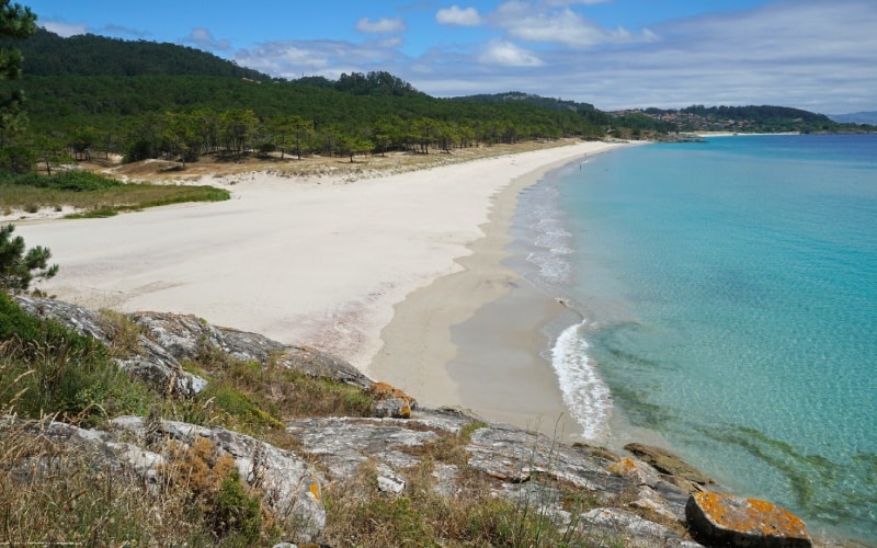 Las playas de la Costa da Vela son vírgenes y tranquilas