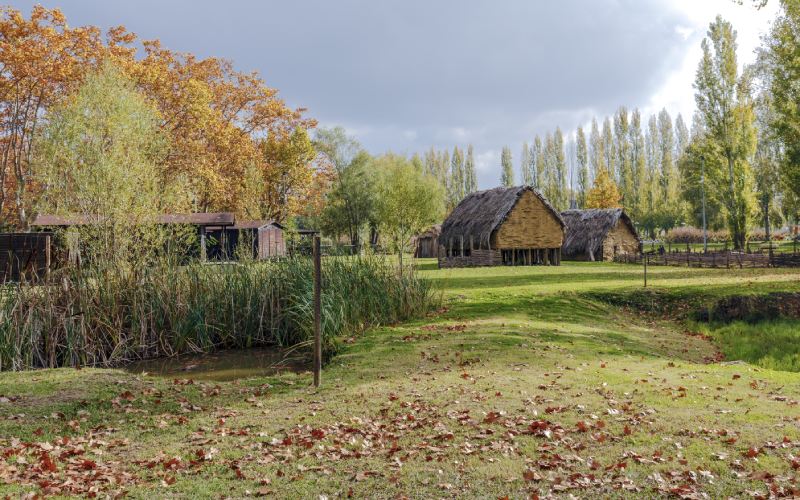 Parque Arqueológico La Draga, asentamiento neolítico en Banyoles, Girona, España