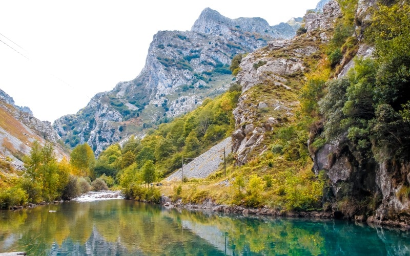 Lago en el valle de Quirós