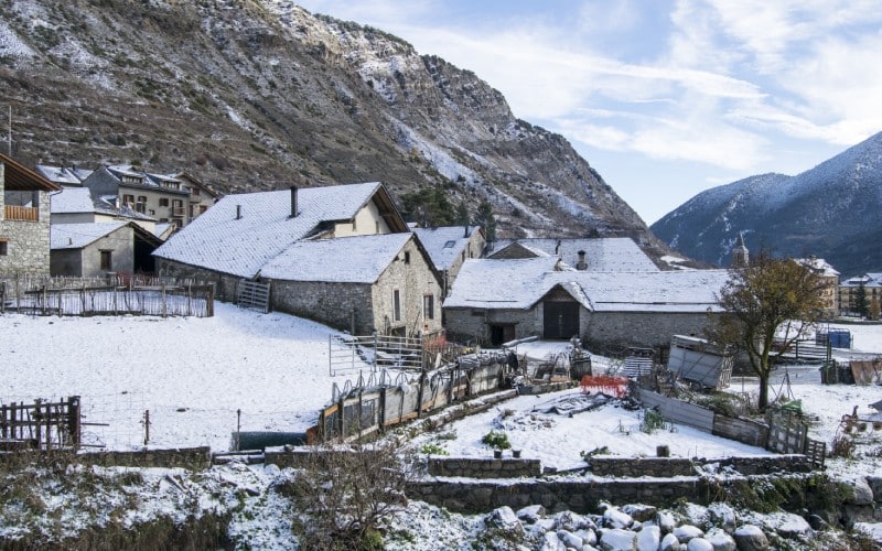 Y luce así cuando la nieve invade el terreno