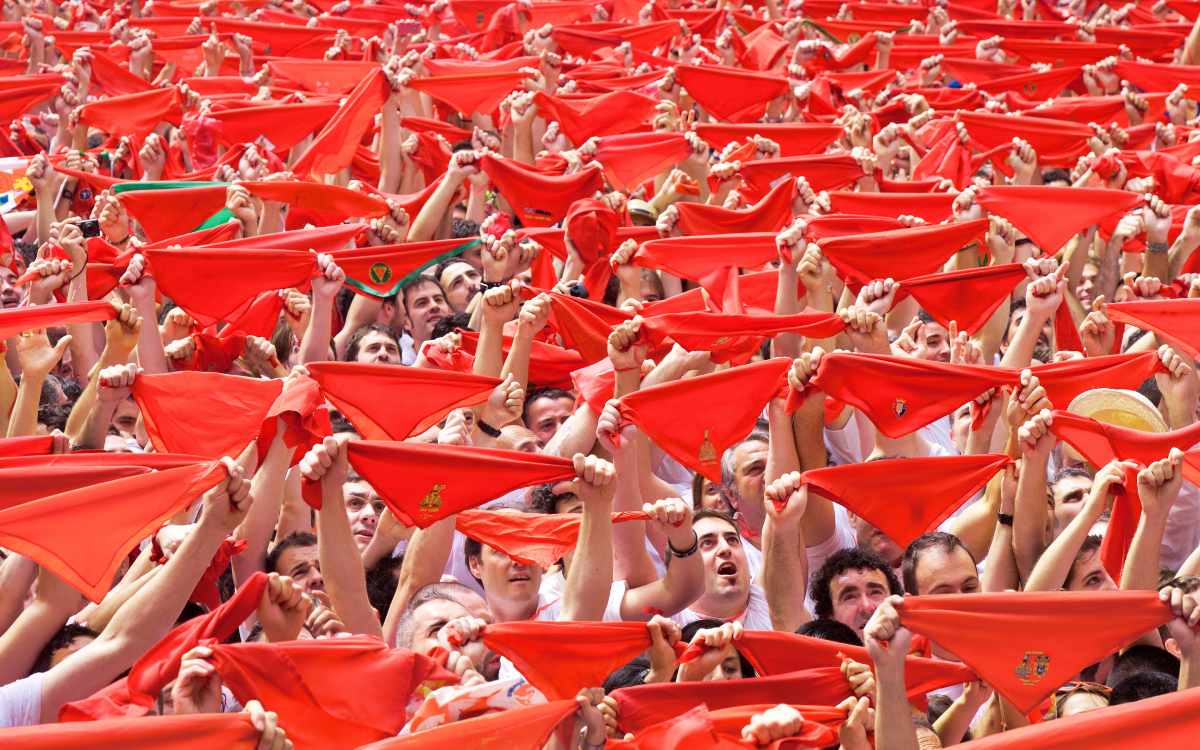 Los típicos pañuelos rojos de los Sanfermines