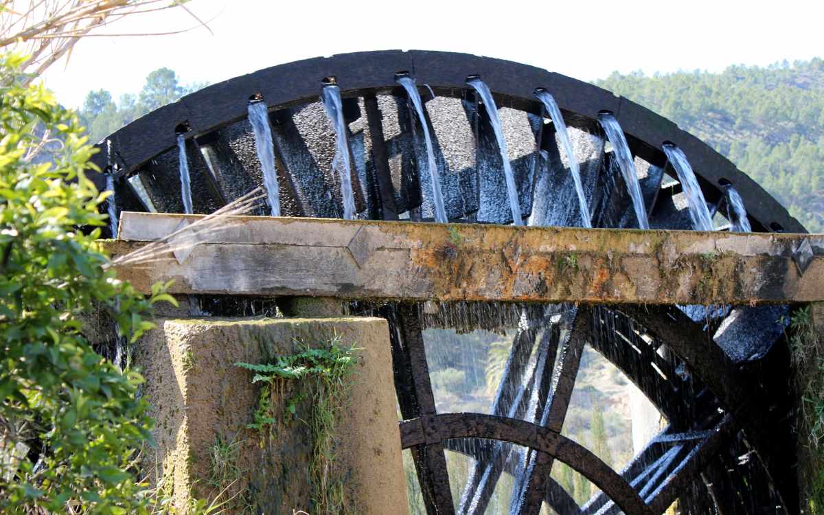 Rueda de agua en Albarán