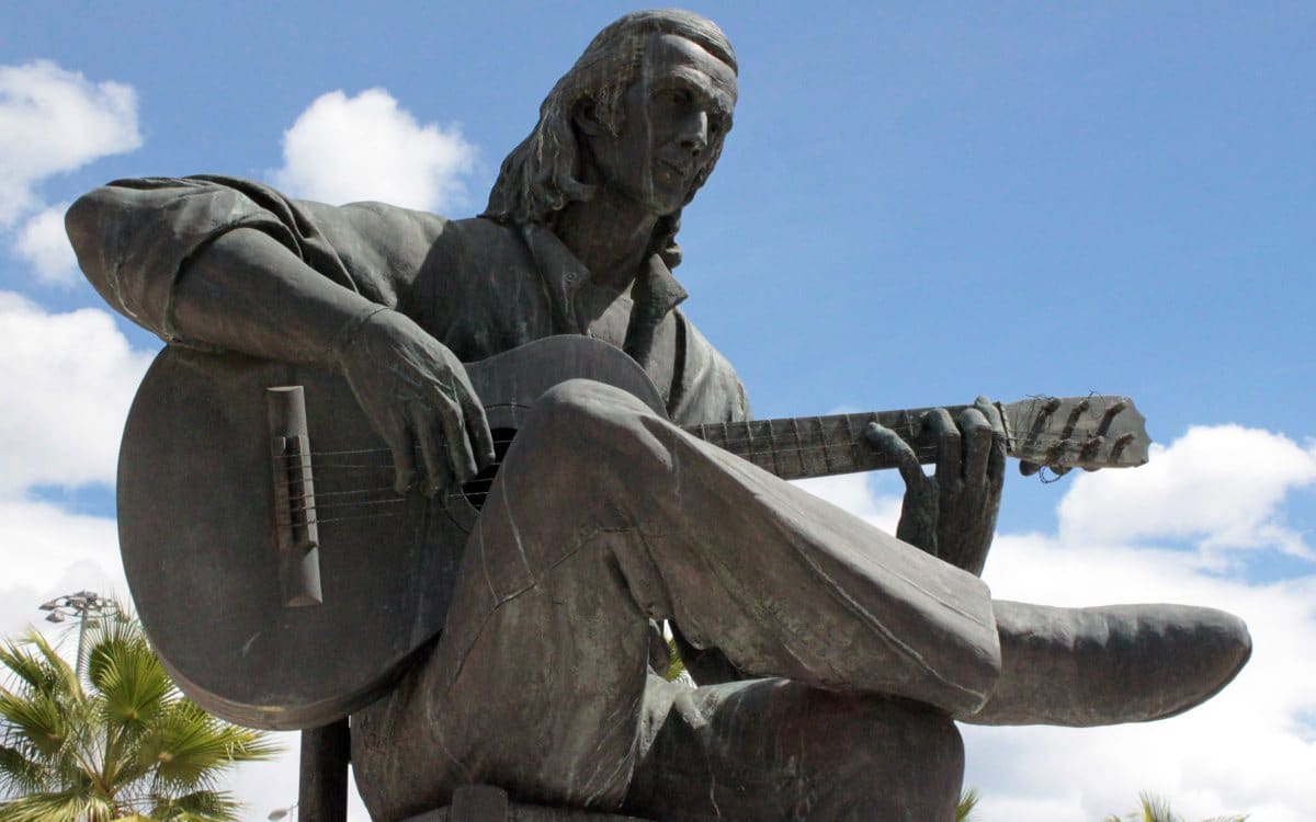Escultura de Paco de Lucía en Algeciras