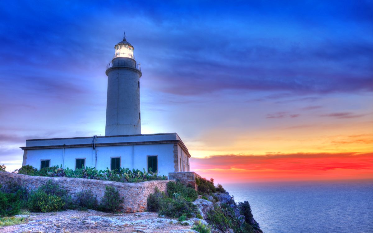 Amanecer en el Faro de La Mola, Formentera