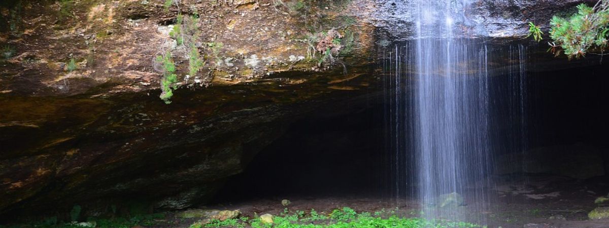 Cascada de cueva Serena