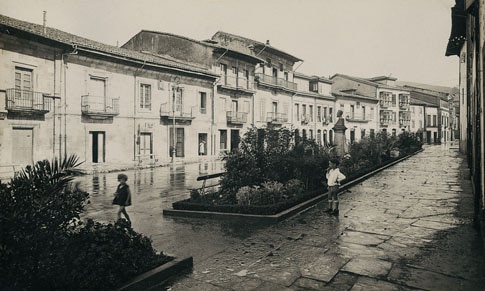 Imagen antigua de El Ancho, en la calle del Sol de Villaviciosa