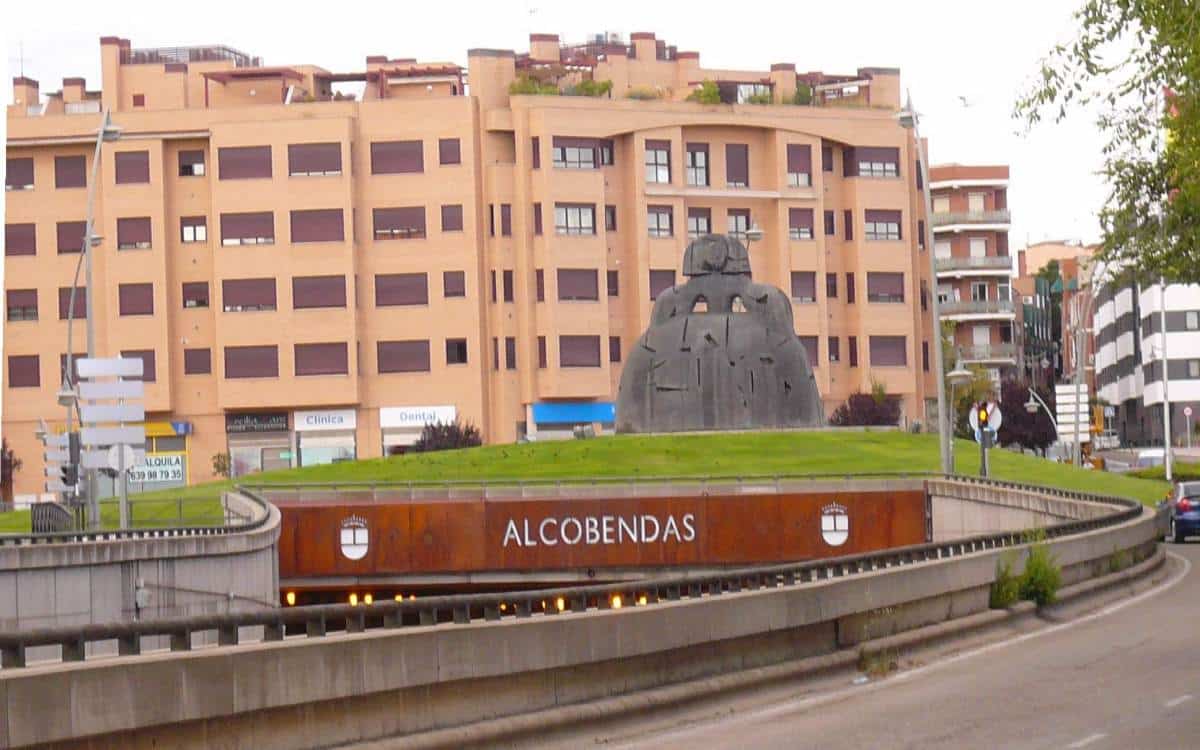La Menina de Alcobendas, cerca de la Calle Azalea