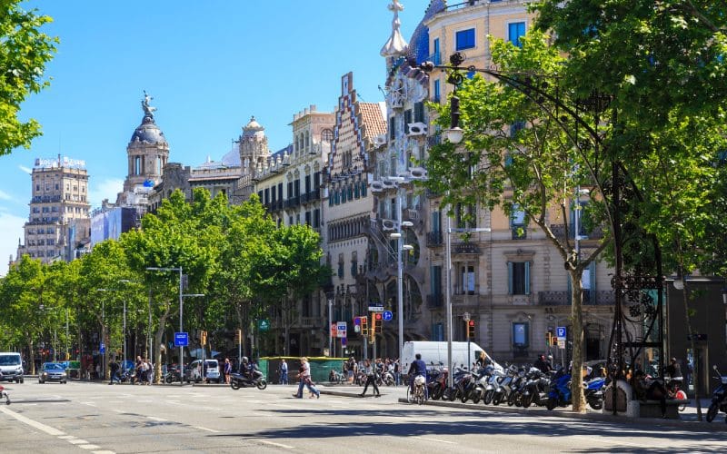 Algo que hacer en Barcelona es andar el Paseo de Gràcia
