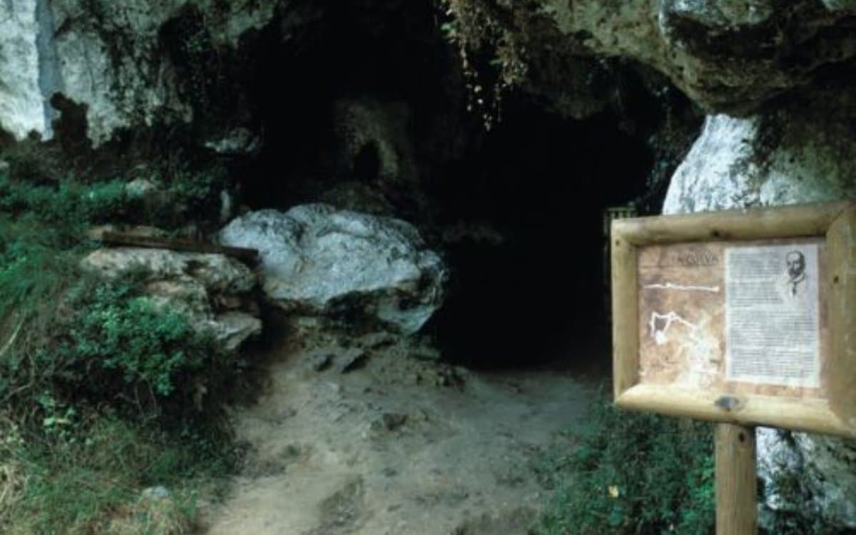Cueva de El Buxu.