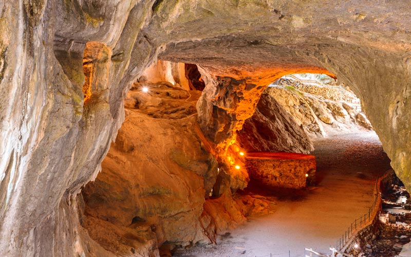 Cuevas en España