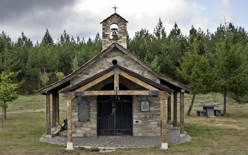 Ermita de Santiago en la Cruz de Ferro