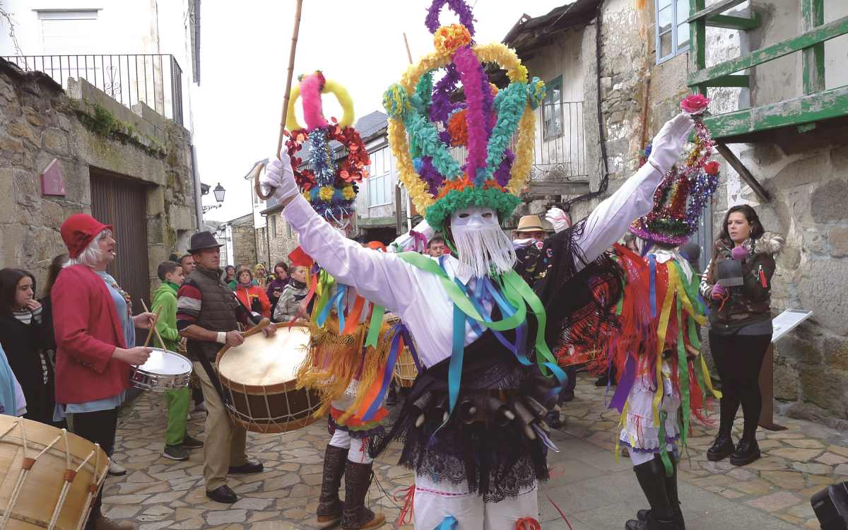 El carnaval se hace con las calles de Manzaneda
