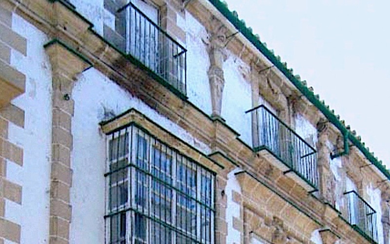 Detalles del palacio de los Bernabé-Madero