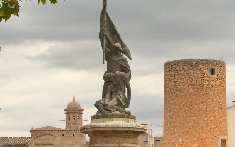 Escultura de Jaime III el Temerario en Llucmajor