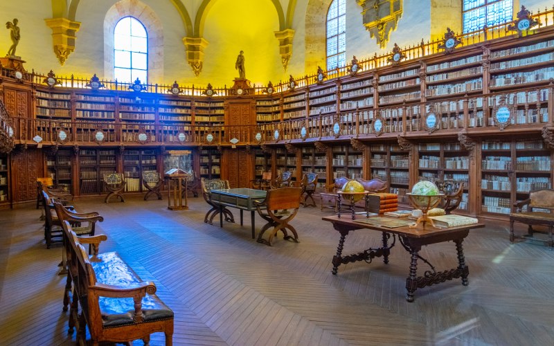 Una preciosa biblioteca antigua