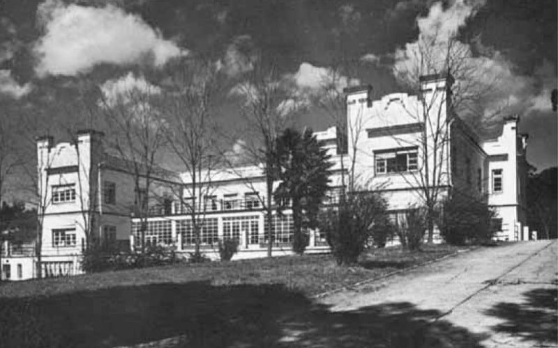 Vista antigua del sanatorio marítimo infantil de Pedrosa
