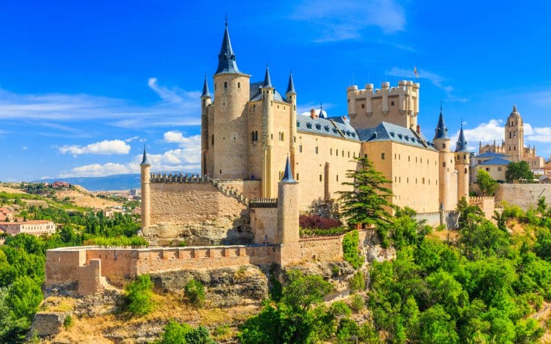 Son numerosos los miradores desde los que se puede disfrutar del Alcázar de Segovia