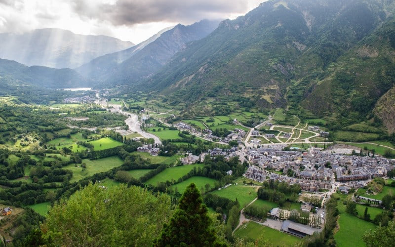 Benasque es uno de los pueblos más conocidos de los Pirineos