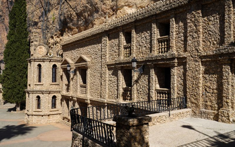 El santuario de la Virgen de la Esperanza en Calasparras está excavado en la montaña