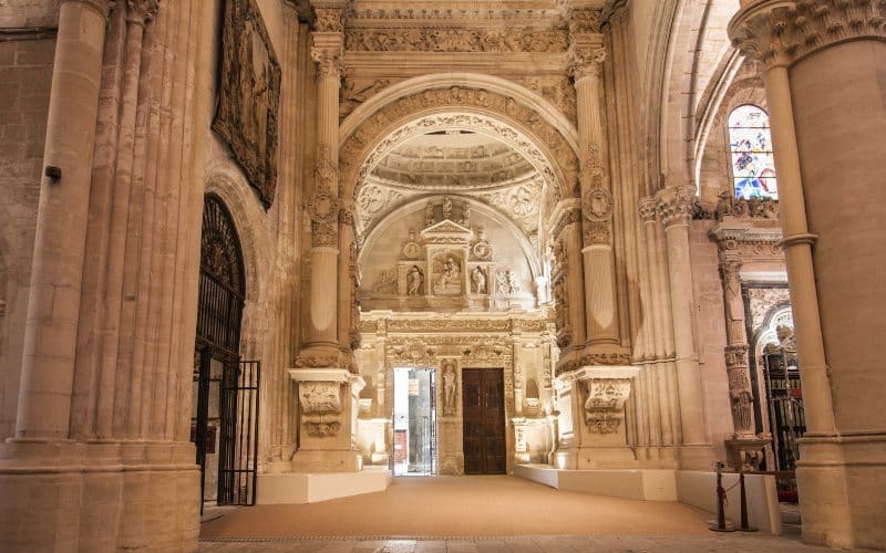 Detalle del conocido Arco de Jamete en el interior de la Catedral de Cuenca