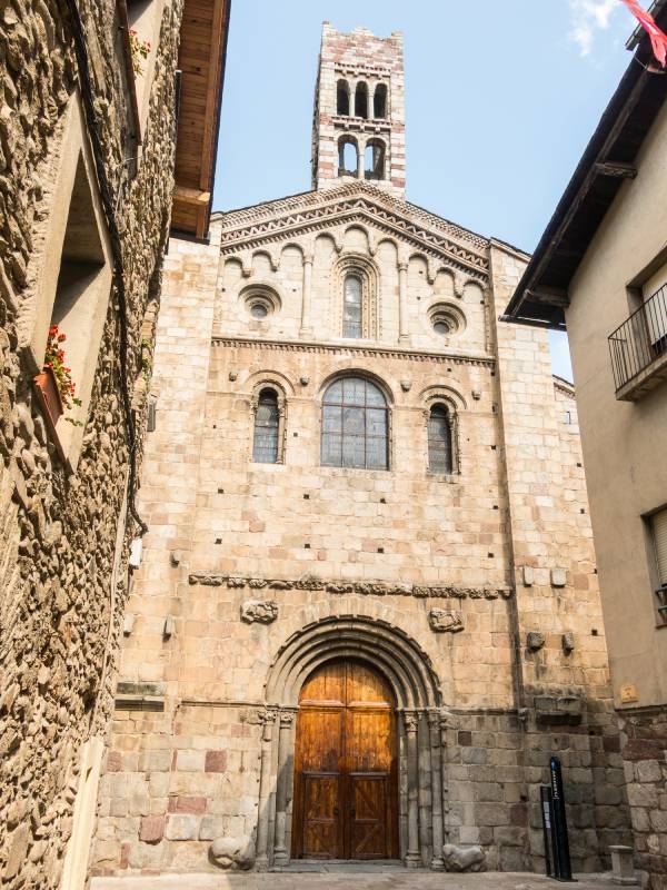Un acceso a la catedral de Urgell