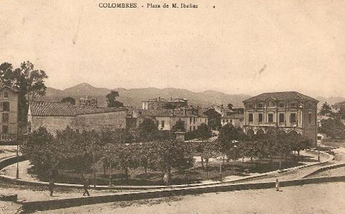 vista antigua Plaza de Manuel Ibañez en Colombres