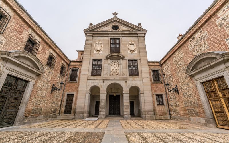 Patio de la entrada principal monasterio de la Encarnación de Madrid