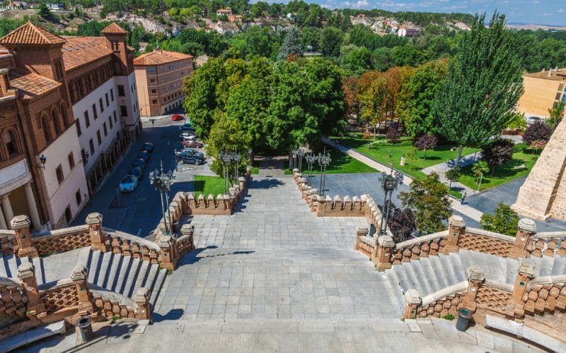 escalinata de teruel, La escalinata de Teruel, un bello pasaje a la historia y cultura turolense