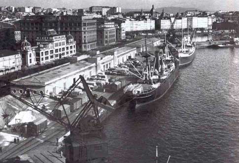 Foto antigua de la Estación Marítima de A Coruña capital en los años 30