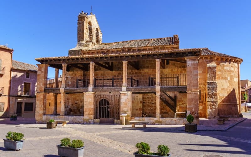 Ayuntamiento e iglesia de Ayllón