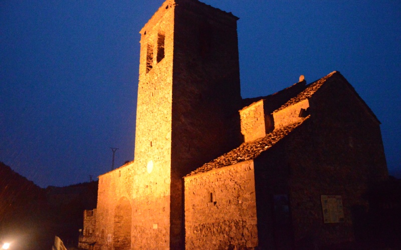 La Iglesia de San Martín de Tella de noche