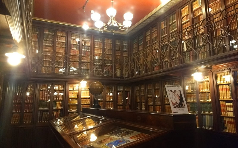 Biblioteca Pública Arús